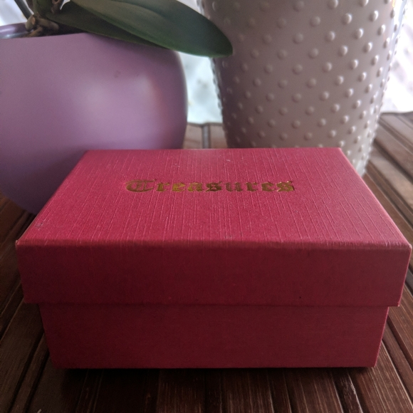 TREASURES Cat Enameled Hinged Box w Pendant - Picture 8 of 8